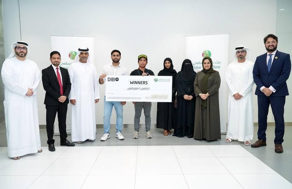 «دبي الإسلامي» يمنح 4 فائزين شاركوا بحملته راتب عام