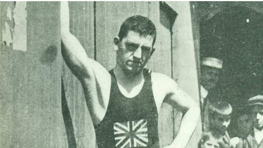 تعرف إلى السباح الإنجليزي تايلور «الأعجوبة المائية»