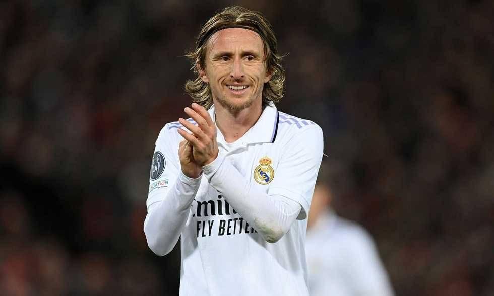رسمياً.. لوكا مودريتش مستمر لعام آخر في ريال مدريد