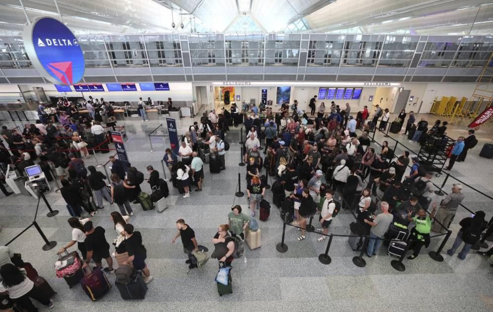 أعاد مطارات العالم إلى التسجيل اليدوي.. الخلل التقني يلغي 24 ألف رحلة