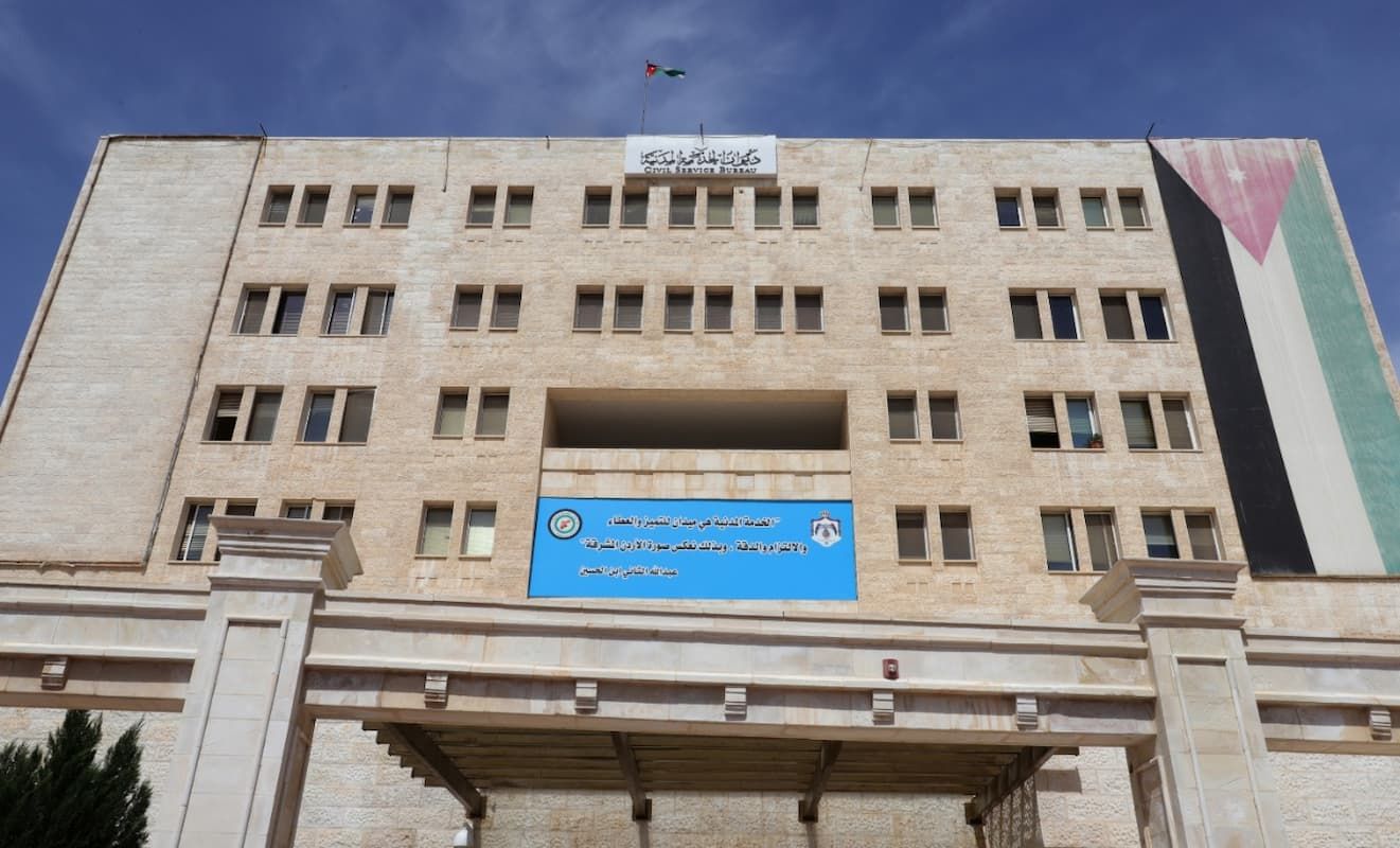 عاجل | الموارد البشرية في وزارة الصحة تزف خبر سار بشأن مكافآت موظفي الخدمة المدنية - موقع الخليج الان