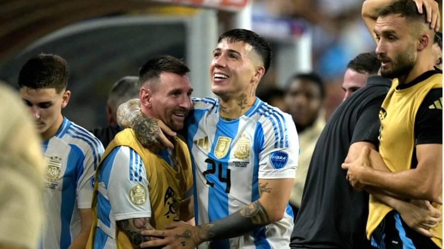 ميسي منع زملاءه من استفزاز خصومهم..الأرجنتين تعتذر لفرنسا عن الهتافات العنصرية