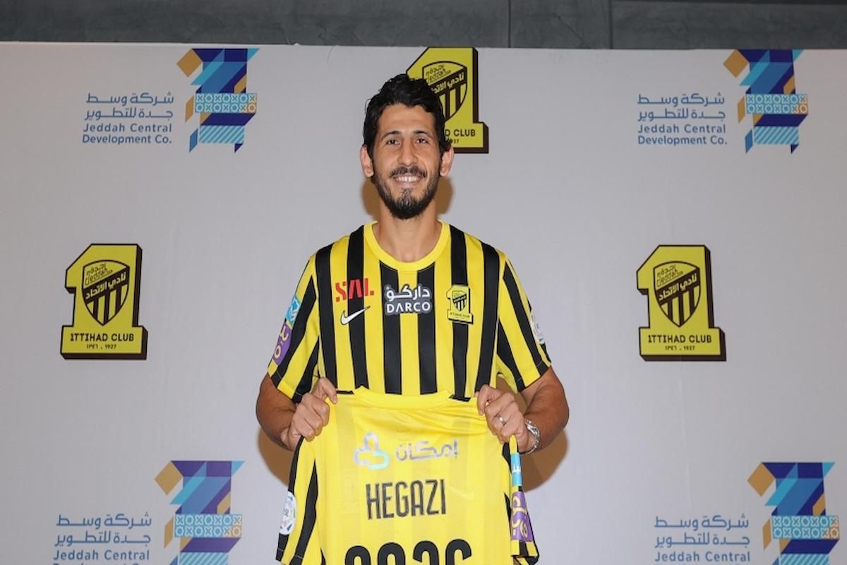 حُسم الأمر!! محترف العميد في نيوم.. ارتدى قميص النادي دون إعلان الصفقة - موقع الخليج الان