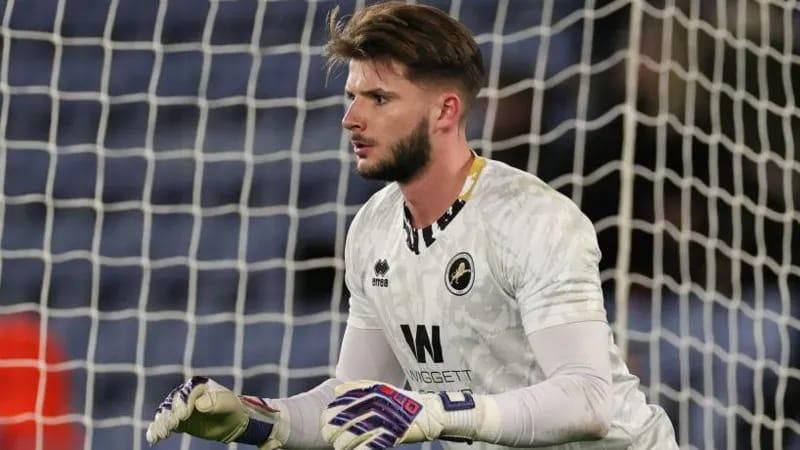 ميلوول الإنجليزي يلغي القميص رقم 20 حداداً على حارسه الراحل