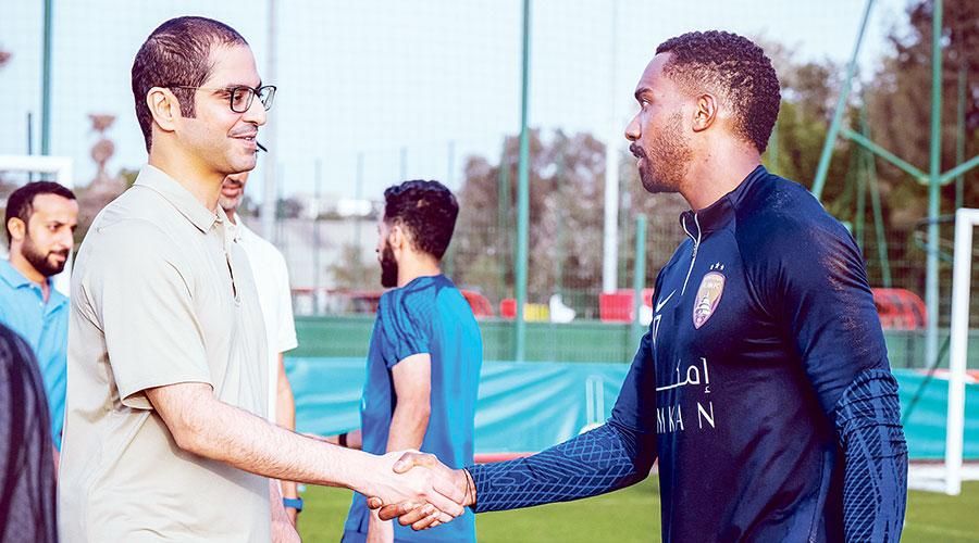 سلطان بن حمدان يزور معسكر العين في الرباط