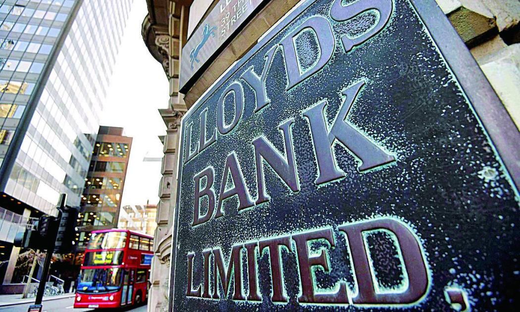 أرباح «لويدز» النصفية تنخفض 14%.. وسط «تضخم عنيد»