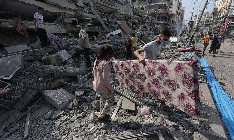 أيرلندا تندد بالغارة الإسرائيلية على مدرسة في وسط غزة