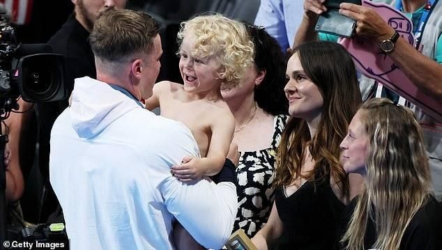 فضية السباح بيتي درس للاعبي منتخب إنجلترا