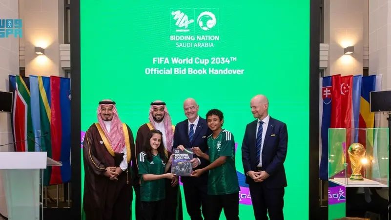 السعودية تسلم رسمياً ملف الترشح لاستضافة كأس العالم 2034
