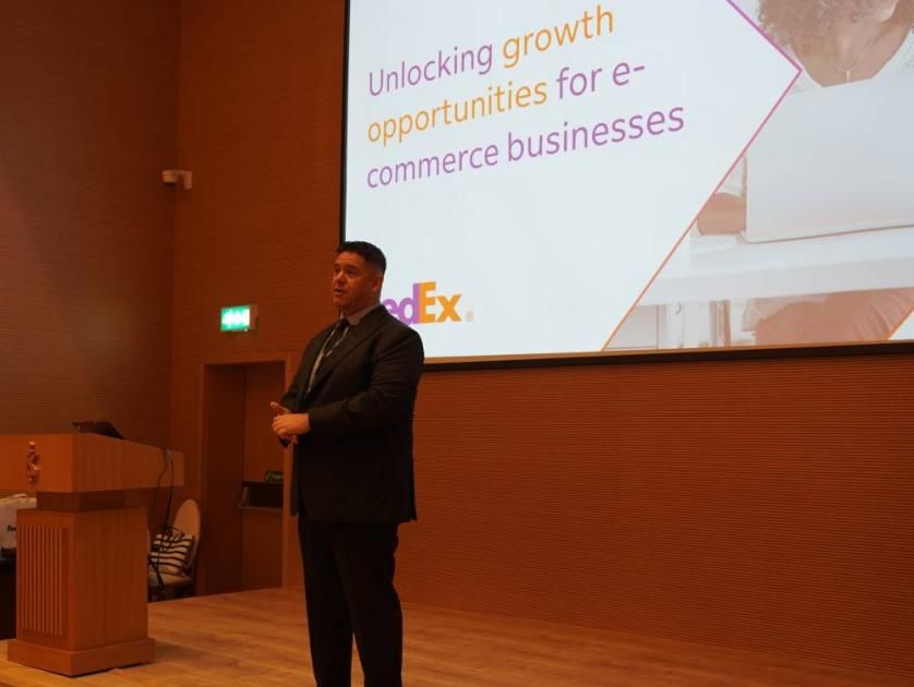 تعاون بين «حرة الشارقة للنشر» و«فيديكس»