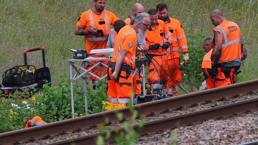 فرنسا تميل للاشتباه في تورط اليسار المتطرف بتخريب السكك الحديدية