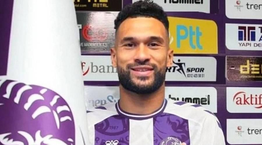 المدافع ستيفن كوكر ينضم للنادي الـ16