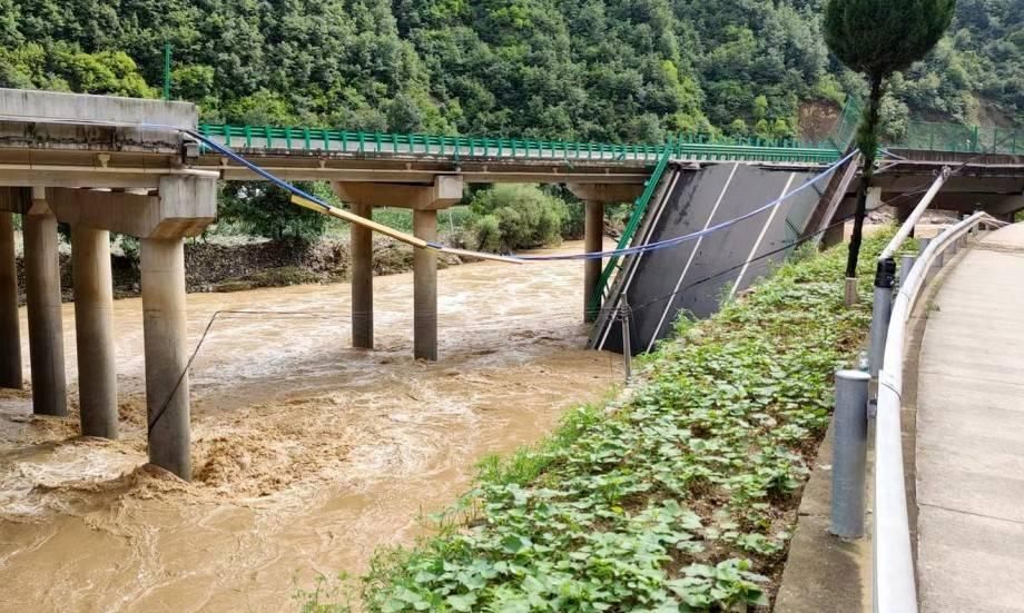 ارتفاع حصيلة قتلى انهيار جسر في الصين إلى 38