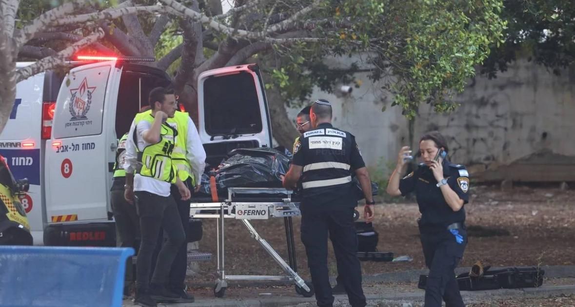 قتيلان ومصابان في هجوم بسكين قرب تل أبيب