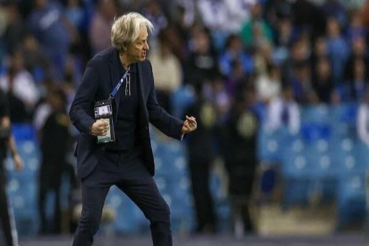 سعود على خطى سلمان!!! خيسوس يجمد نجم الزعيم لحين حل أزمة الاحتراف في قرار مثير - موقع الخليج الان