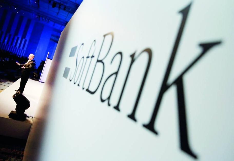 «سوفت بنك» تنزف 15 مليار دولار.. وسهمها لأدنى مستوى منذ 1998