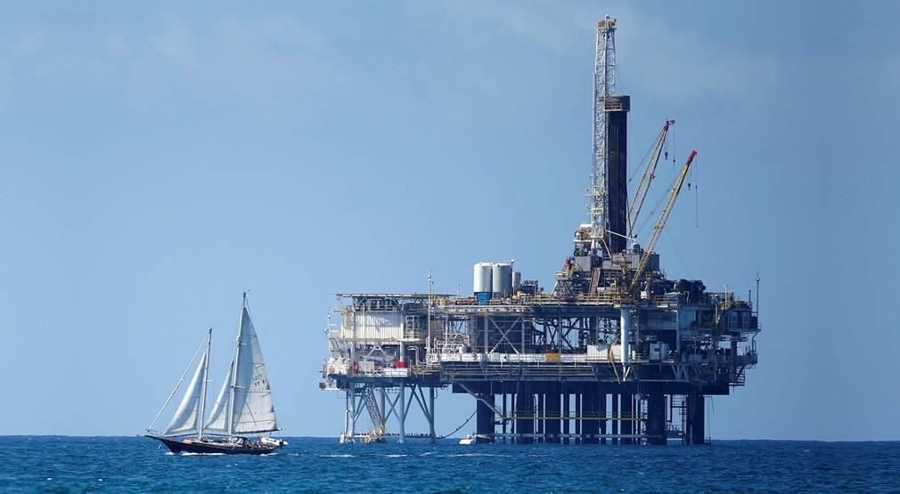 الصراع في الشرق الأوسط يدعم النفط فوق 77 دولارا للبرميل