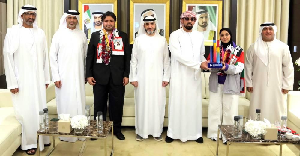 استقبال حافل بالورود للعيناوية أبطال العالم للشطرنج