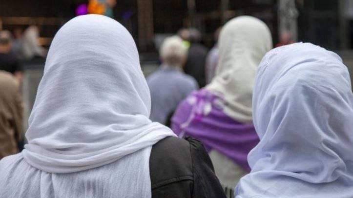 تقرير بريطاني: المسلمات يعِشن أجواء رعب بسبب «اليمين المتطرف»