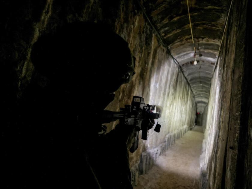 حماس تعلن مقتل رهينة في غزة على يد أحد الحراس المكلفين بمراقبته