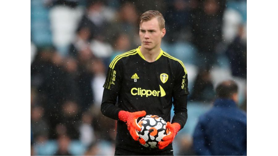 حارس مرمى يواجه فسخ العقد بسبب وجبة طعام