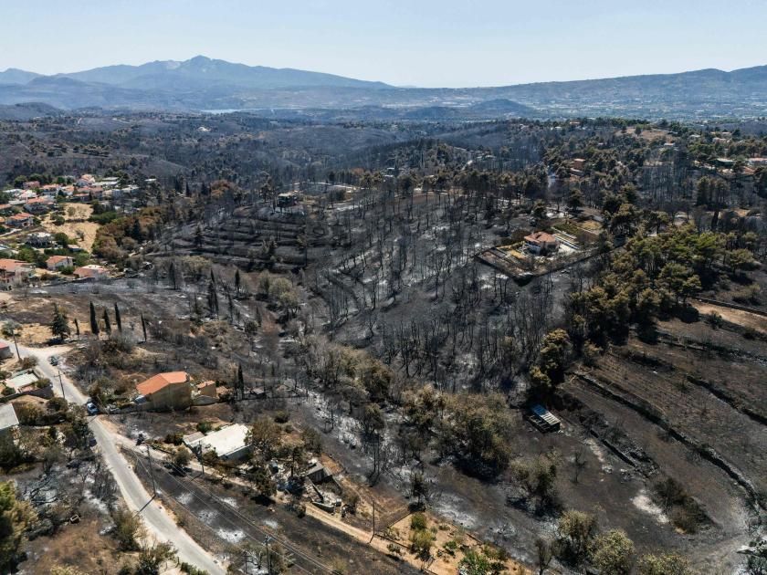 احتواء 36 حريقاً بالمناطق الريفية والغابات في اليونان