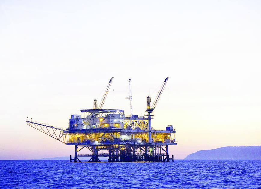 أسعار النفط تتجه لتحقيق مكسب أسبوعي