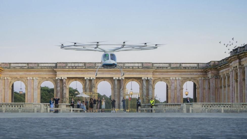 «مطارات أبوظبي» توسِّع شراكتها مع «مجموعة مطارات باريس»