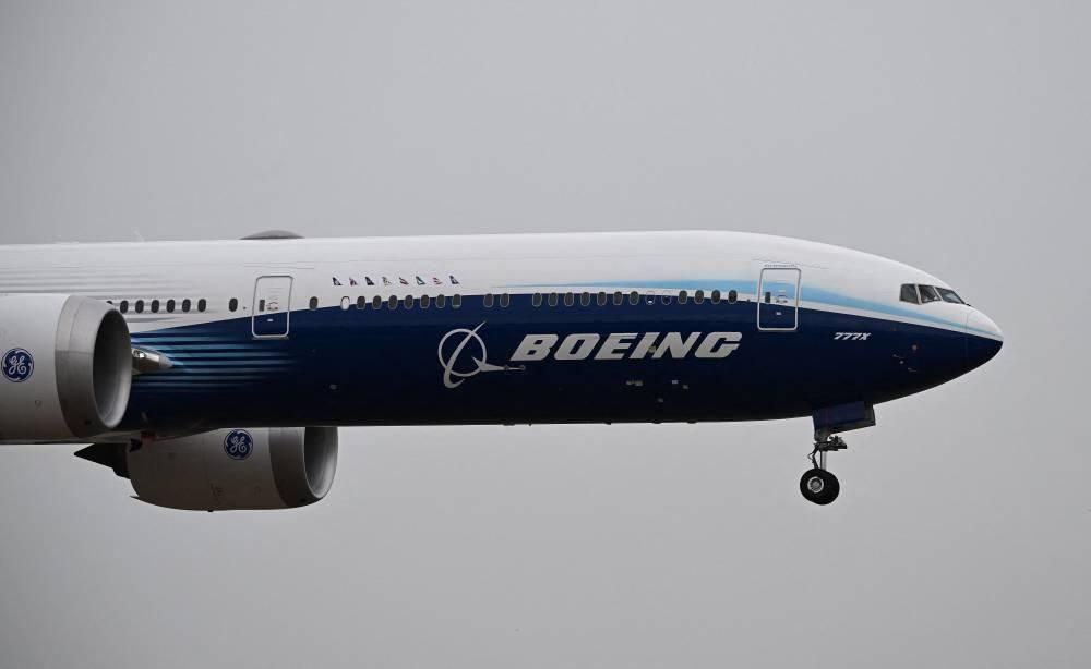 بعد اكتشاف أضرار بهيكلها.. بوينغ توقف رحلات اختبار طائرات 777 إكس