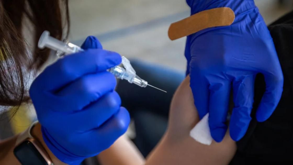 الولايات المتحدة تجيز لقاحات كوفيد19 المحدثة من «فايزر»