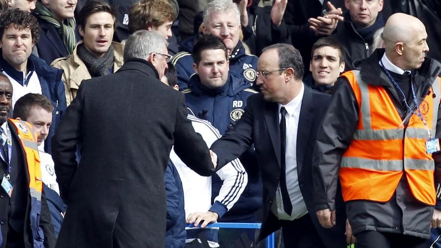 بينيتز يتهم مانشستر يونايتد بسرقة لقب الدوري من ليفربول