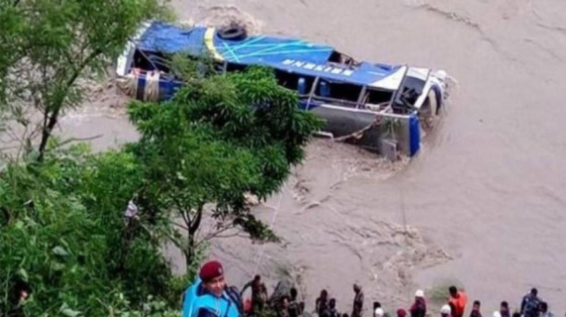 نيبال.. سقوط حافلة ركاب هندية على متنها 40 شخصاً في نهر