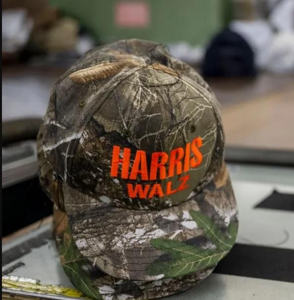 بيع 100 ألف من قبعات «هاريس - والز» بسبب سباق الرئاسة الأمريكية