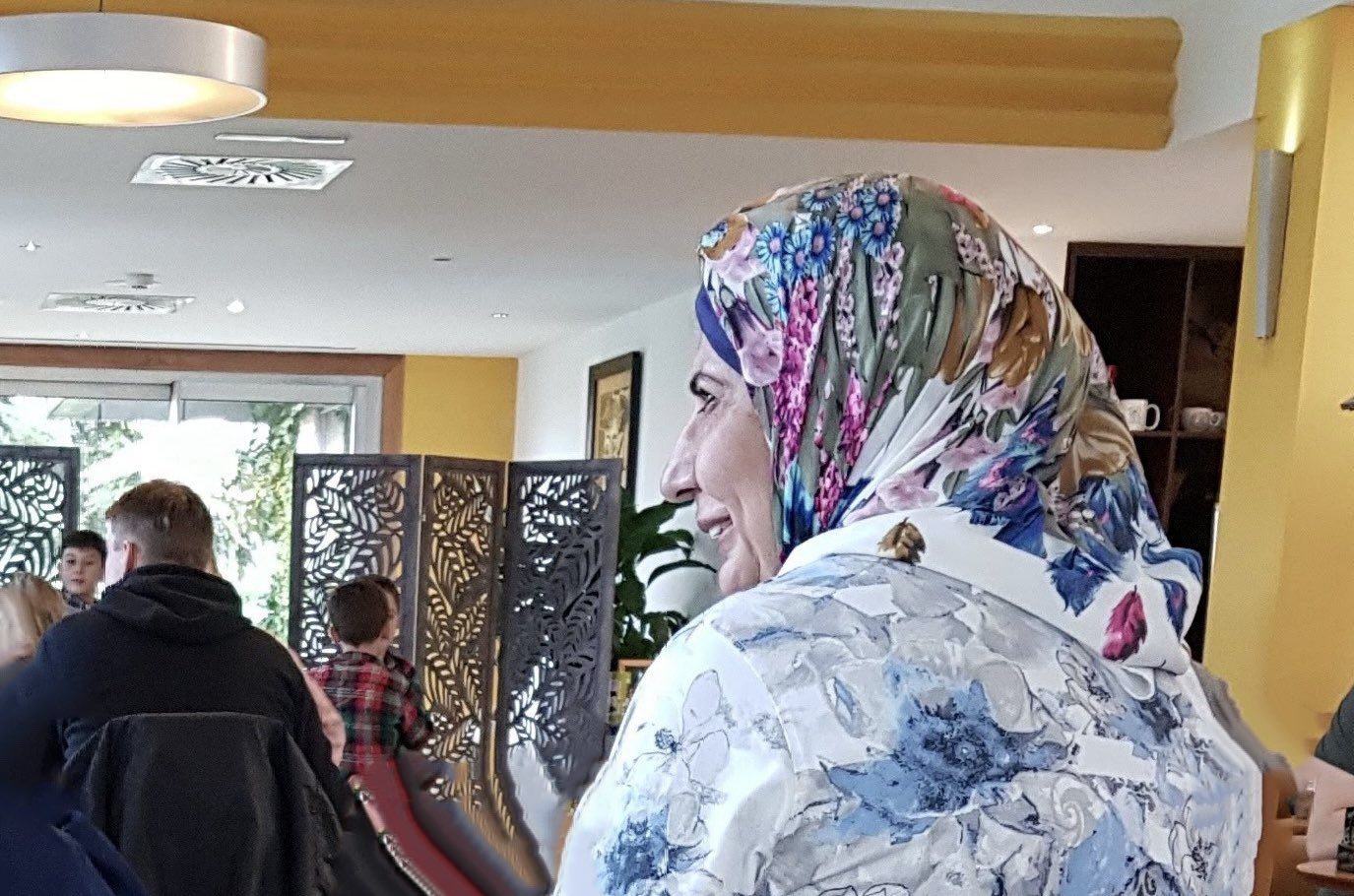 قصة لبنانية في السعودية وكيف انهارت باكية في احد المواقف - موقع الخليج الان