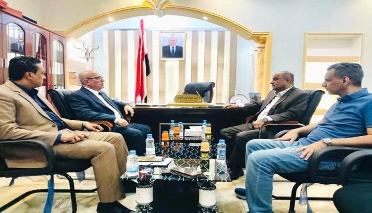 عدن.. لقاء يبحث تعزيز الإيرادات العامة وتنمية الموارد المحلية