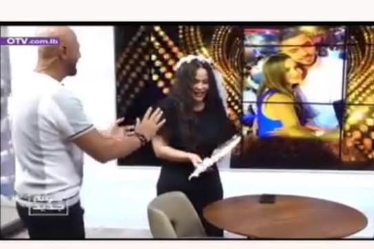 بالصور: بكت على الهواء.. مذيعة الـ OTV تدخل القفص الذهبي قريبا وهكذا فاجأها فريق العمل