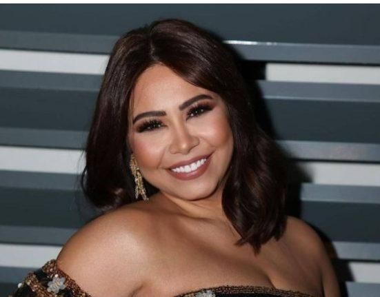 شيرين عبد الوهاب تتصالح مع محاميها وتوجّه له رسالة