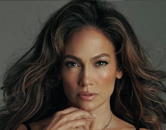 بالصور: بعمر الـ 55.. جنيفر لوبيز بإطلالة “فاضحة” بعد طلاقها من بن أفليك