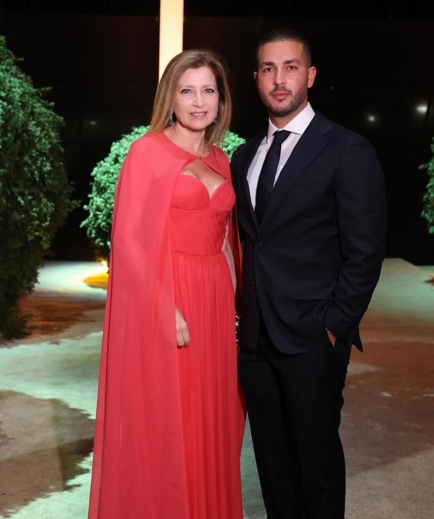 بالصور: بدت بغاية الجمال.. زوجة المصمم ايلي صعب تسرق الأضواء من “كنتها” الأردنية شاهدوا