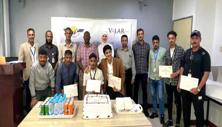 عاملون بهيئة الطيران المدني ينهون دورة في الإجراءات الأمنية بالمطارات