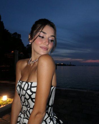 إليكم سعر فستان هاندا أرتشيل من تصميم إيلي صعب