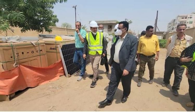 سير العمل في مشروع الطاقة الشمسية لمحطة الصرف الصحي بتقنية عدن