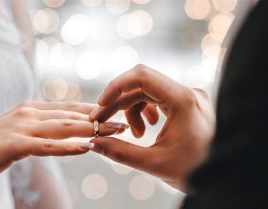 بالفيديو: والدتها كانت الزوجة رقم 12 ويكبرها العريس بـ 50 عاما.. نجمة سورية تتحدث للمرة الأولى عن عائلتها