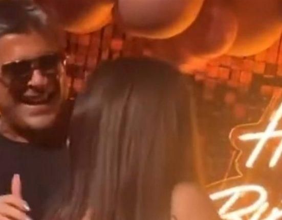 بالفيديو: أصبحت صبية ونسخة عنه.. وائل كفوري يحتفل بعيد ميلاد ابنته شاهدوا كيف رقص معها