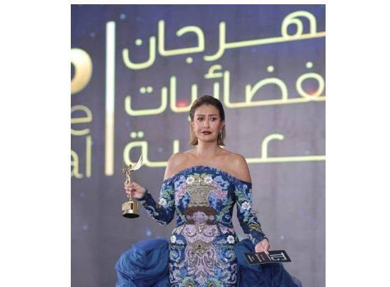 بالفيديو – غادة عبد الرازق تغضب بسبب موقف محرج