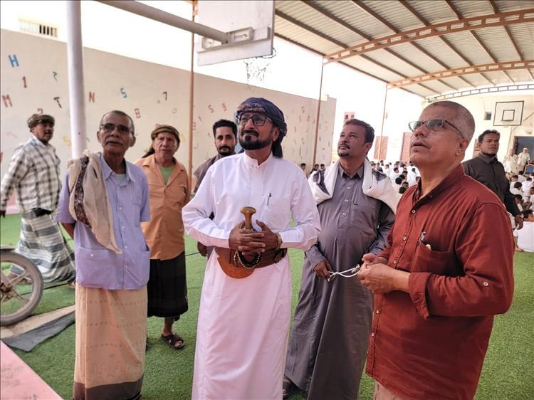 مدرسة العلامة عبدالله بن سميط تحتفي باليوم العالمي للنظافة وتكرم ٢٨ عامل نظافة