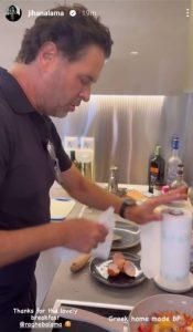 من داخل منزلهما في اليونان.. صورة رومانسية تجمع الفنان راغب علامة وزوجته