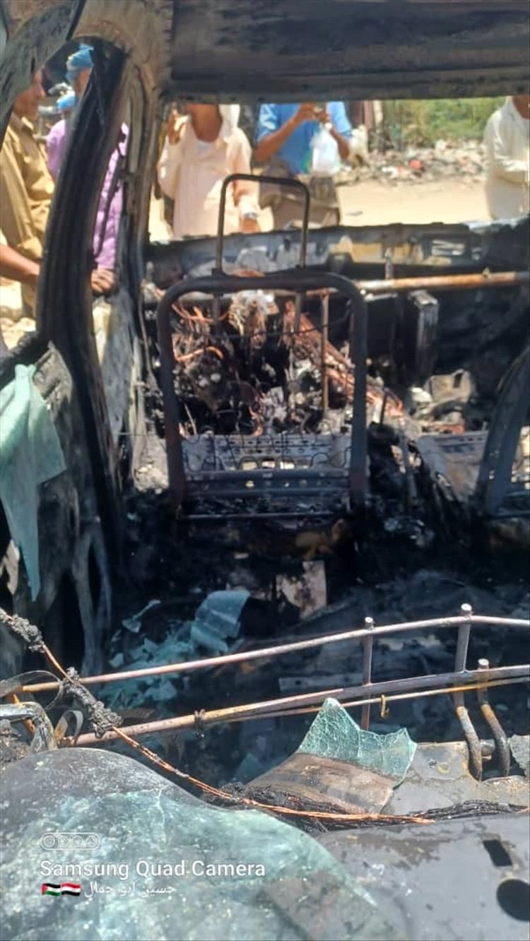 الثانية خلال ساعات.. انفجار سيارة تعمل بالغاز وسط سوق شعبي في أبين (صور)