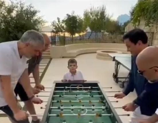 بالفيديو: “انت ابن الجنوب وين عايش”: أطل وهو يستمتع بوقته.. فنان لبناني شهير يتعرّض لهجوم عنيف