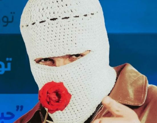 موديل مقنعة تشارك “تووليت” تصوير أغنيته الجديدة “ما تيجي أعدي عليكي”